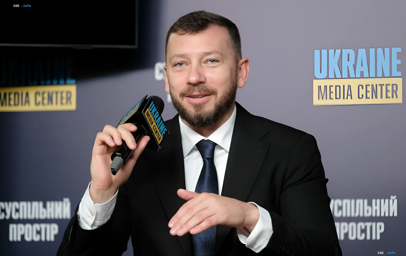 Oleksandr Klymenko, Leiter von SAO, auf einer Pressekonferenz im Ukraine Media Center, diskutiert den Versuch von OP, den öffentlichen Rat zu bestechen
