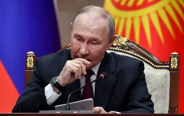 Володимир Путін під час засідання, розмірковуючи про програму працевлаштування військових після СВО