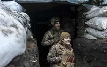 Украинские военнослужащие в окопах в Сумской области во время контрнаступления