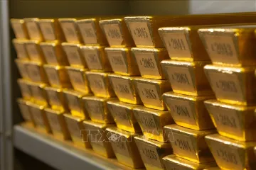 Злитки золота в підземному сховищі: Швейцарія будує бункери під скелею Брюніг для золота і Ferrari надзвичайно багатих