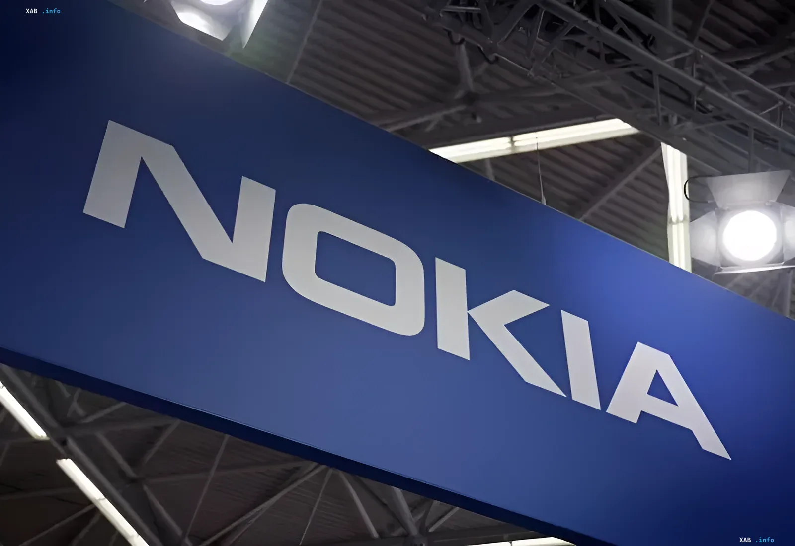 Логотип Nokia на синем стенде: компания сворачивает бизнес в Китае и закрывает подразделения до конца 2026 года