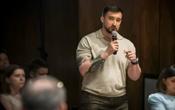 Выступление представителя оборонной отрасли на заседании Совета оружейников: обсуждение системного сбоя в закупках и риска срыва поставок из-за «магического появления» ТТХ