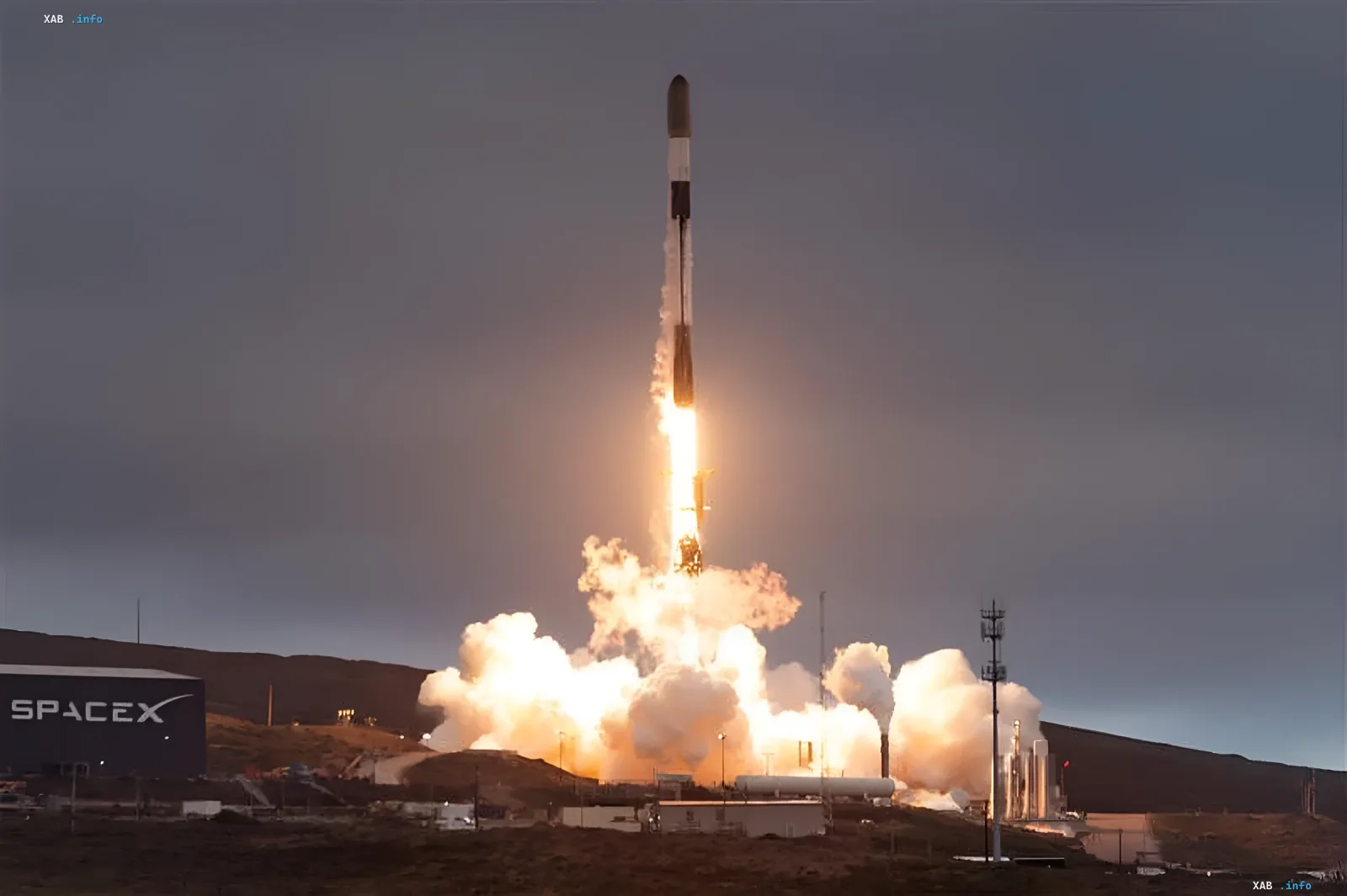 Старт ракеты Falcon 9 SpaceX с 24 спутниками Starlink — сотый запуск компании в 2026 году