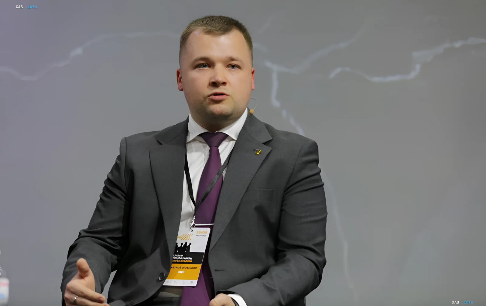 Redner auf einer Konferenz diskutiert Kaution für Top-Beamte und kriminelles Geschäft bei der NABU