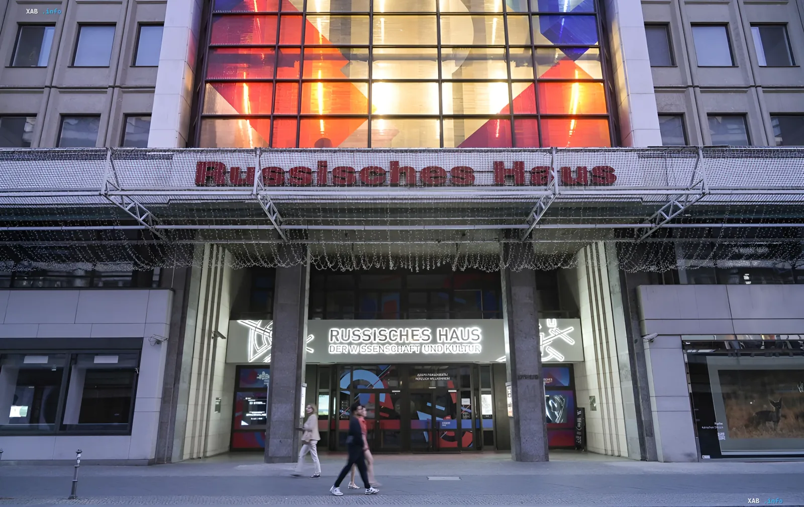 Фасад здания «Русского дома» в Берлине с вывеской Russisches Haus, которое Германия готовит к закрытию в ответ на атаку дроном на украинский Ан-124 в Лейпциге