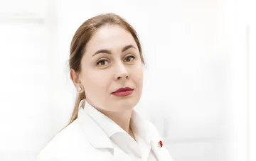 Cardiologist Darya Korchagina in a white coat: expert on hidden heart risk factors, smartwatches, AI and mental health