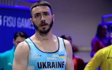 Назар Чепурный в форме сборной Украины по спортивной гимнастике после завоевания личного золота чемпионата Европы