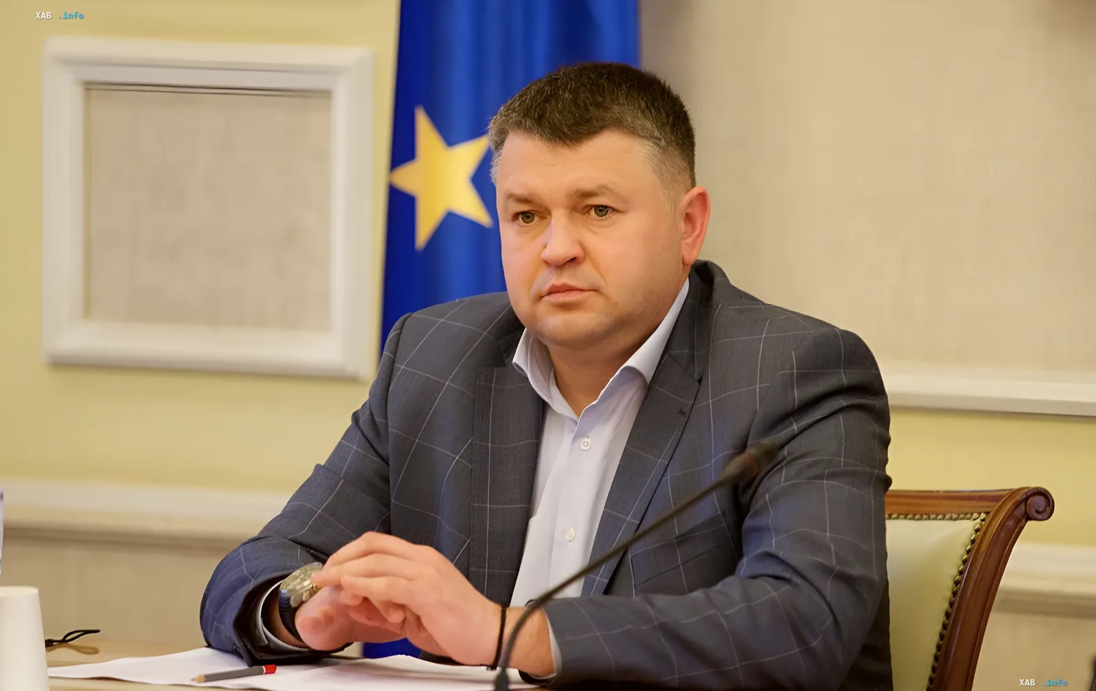 New head of the NRECU, Vlasenko, at his desk with the flag of Ukraine in the background