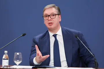 Александр Вулич, офіційний представник уряду Сербії, виступає на прес-конференції щодо можливого зміни Конституції