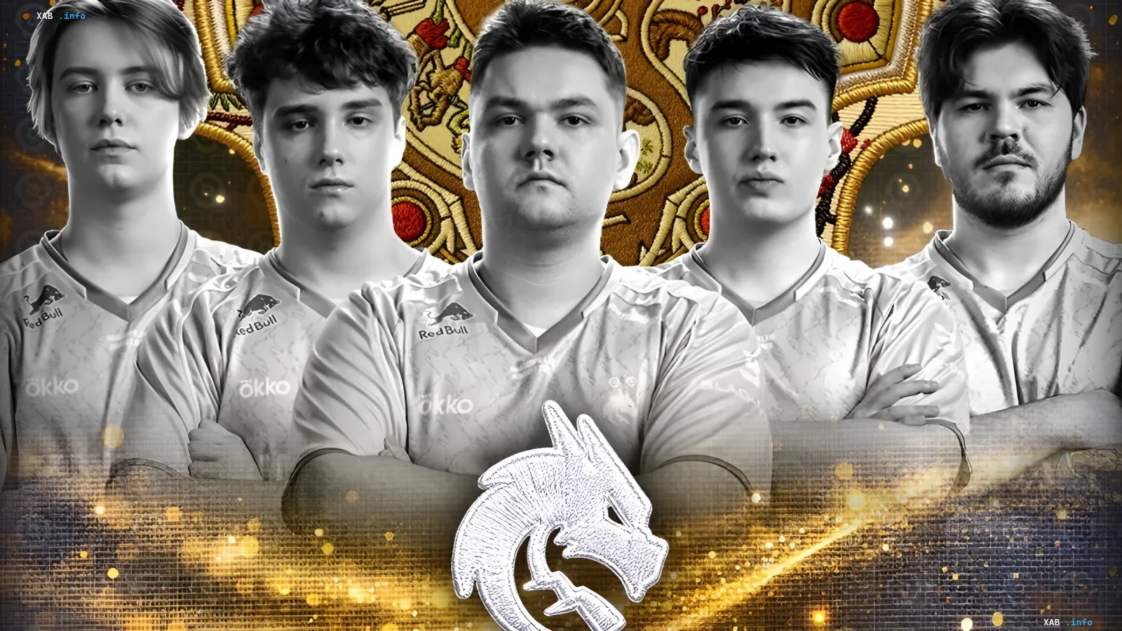 Состав Team Spirit — трёхкратные чемпионы The International 2026 с логотипом дракона на фоне золотого орнамента