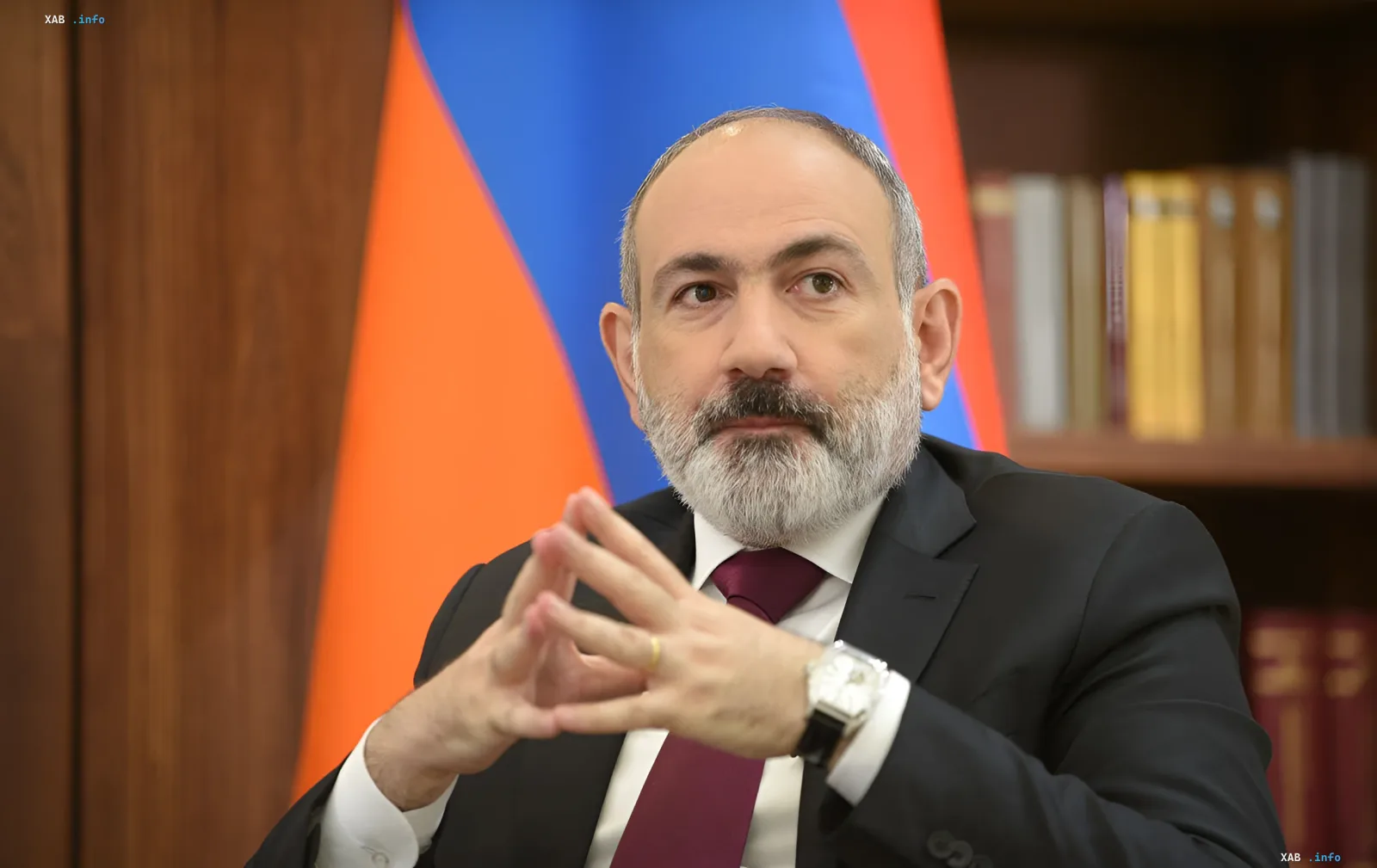 Nikol Pashinyan against the Armenian flag announces preparation of Armenia's EU accession application