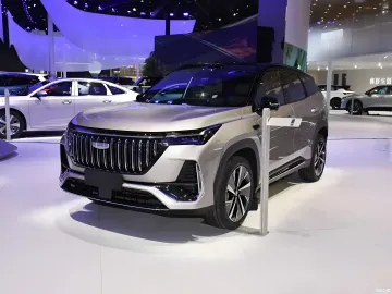 Geely Atlas i-HEV LiDAR Edition Hybrid-Crossover auf der Automesse in Chengdu