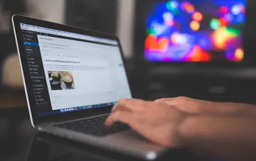 Админка WordPress на ноутбуке: хакеры превращают заброшенные сайты в ботнет для распространения шпионских программ