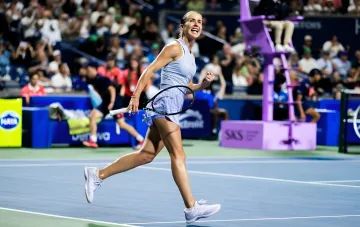 Элина Свитолина празднует на корте турнира WTA в Цинциннати после матча, повлиявшего на обновлённый рейтинг WTA