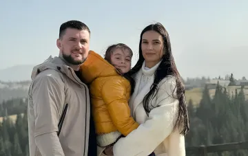 YARMAK mit seiner Frau und dem Kind: die Familie des Sängers, der am Unabhängigkeitstag erneut Vater wurde