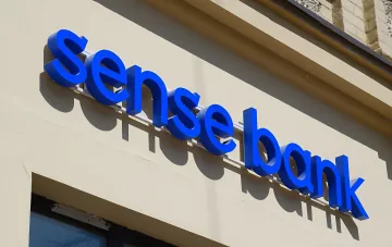 Вывеска Sense Bank на фасаде здания на фоне назначения Петера Новака в наблюдательный совет и расследования НАБУ