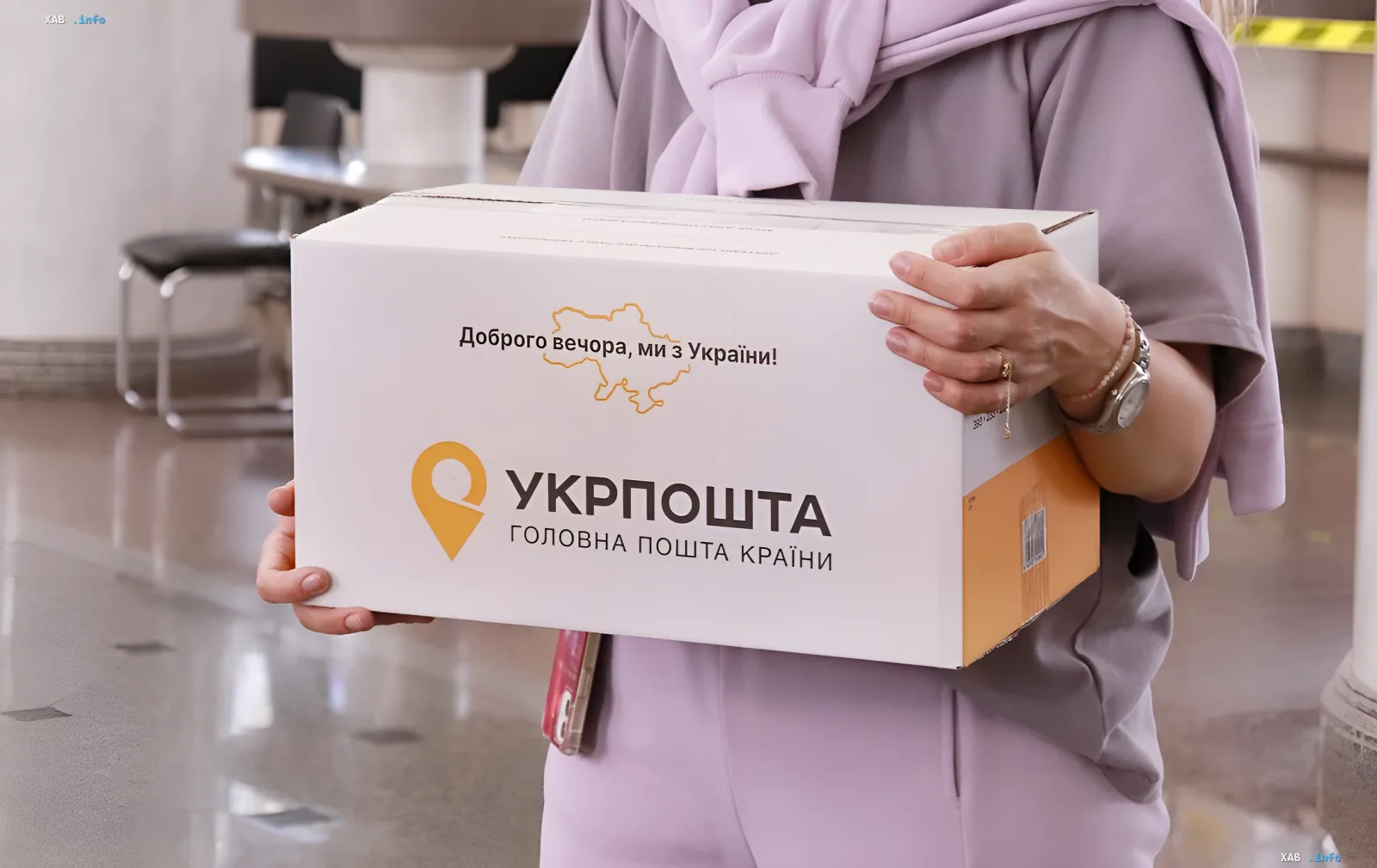 :Ukrposhta-Paket mit Firmenlogo, der nach dem Angriff in Meny entschädigt wird