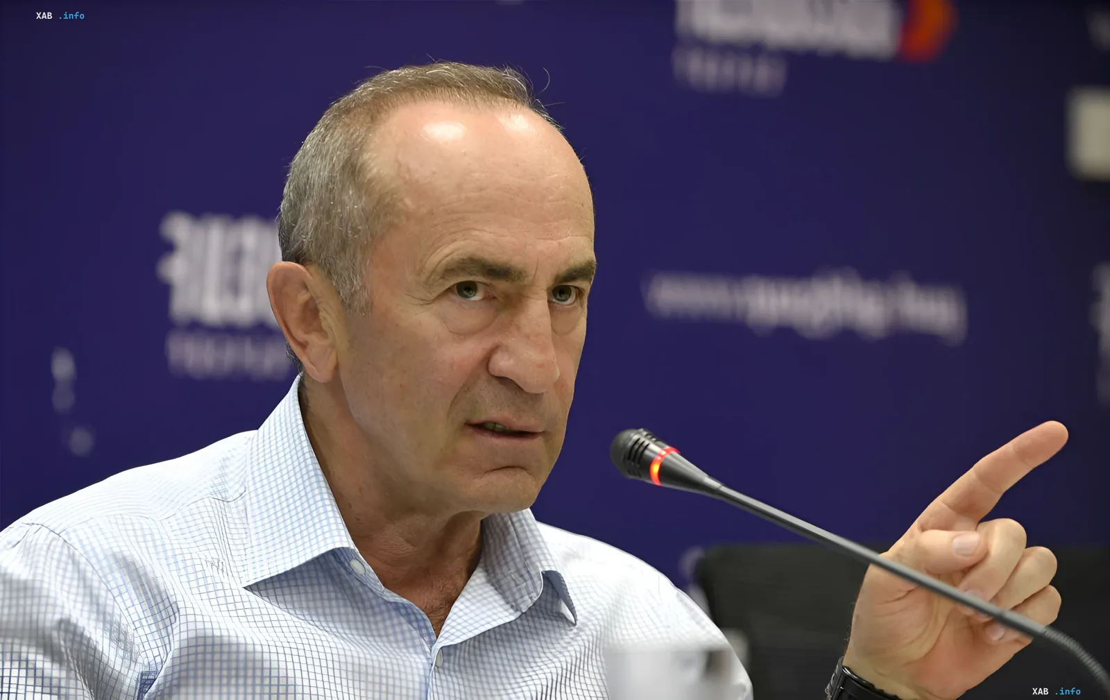 Экс-президент Армении Роберт Кочарян на публичном мероприятии перед задержанием по делу о выводе госимущества