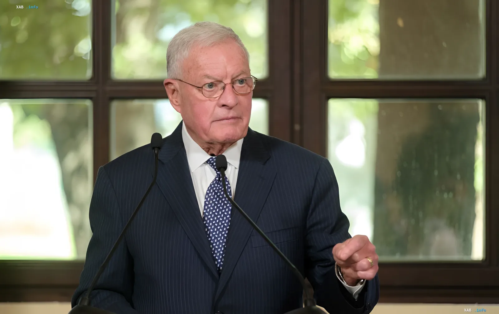 Mark Kellogg speaks at microphones revealing Donald Trump's position on the Donbas