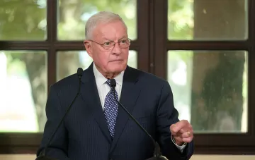 Mark Kellogg speaks at microphones revealing Donald Trump's position on the Donbas