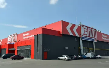 Fozzy-Hypermarkt-Gebäude – Teil der Fozzy Group, zu der Maudau gehört, das wegen Logistik-Angriffen Personalabbau ankündigte