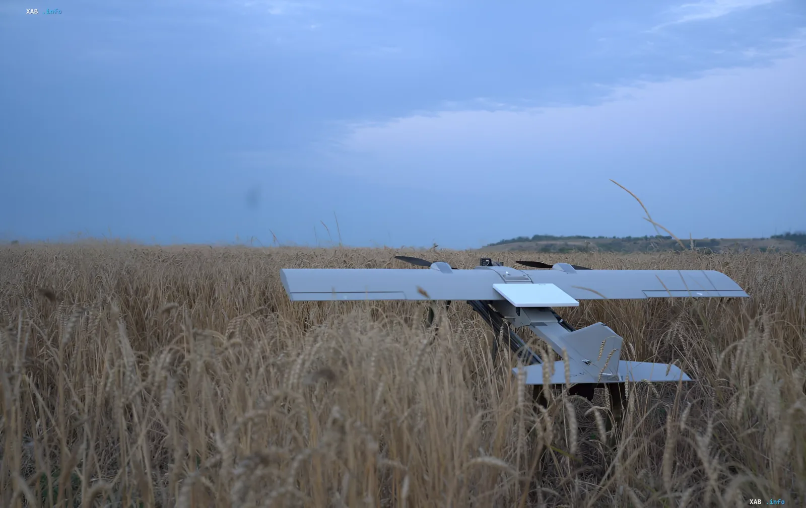 Unbemanntes Luftfahrzeug auf einem Feld in der Richtung Słowjansk