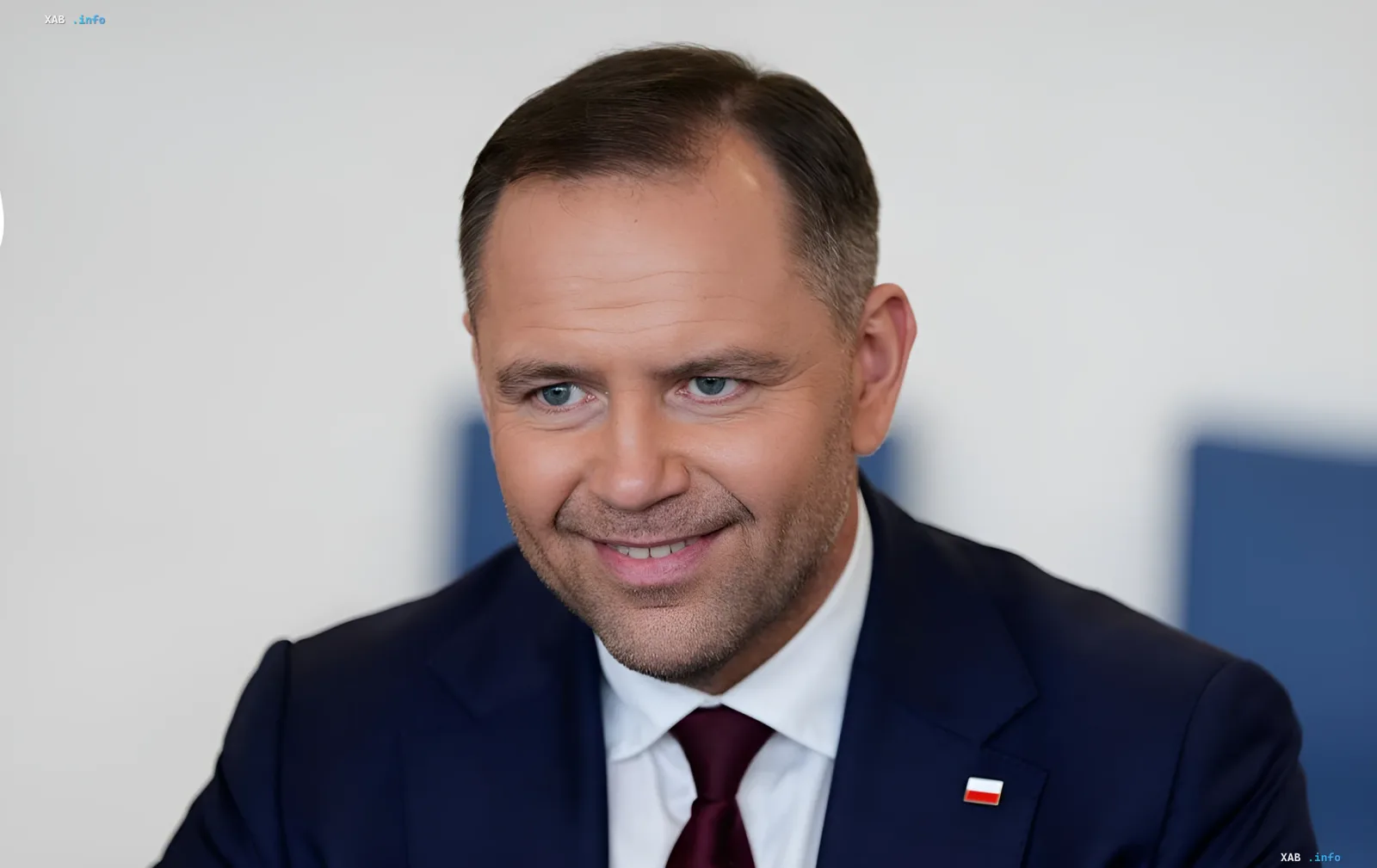 President of Poland Dariusz Nawrocki in a suit with a Polish flag pin on his official portrait