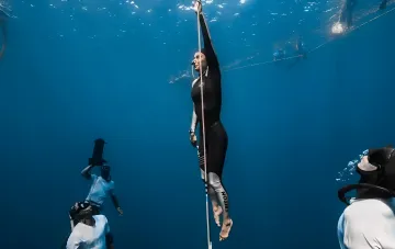 Sadurska at 77 meters depth in the no-fins discipline at the 2026 World Freediving Championships in Roatán