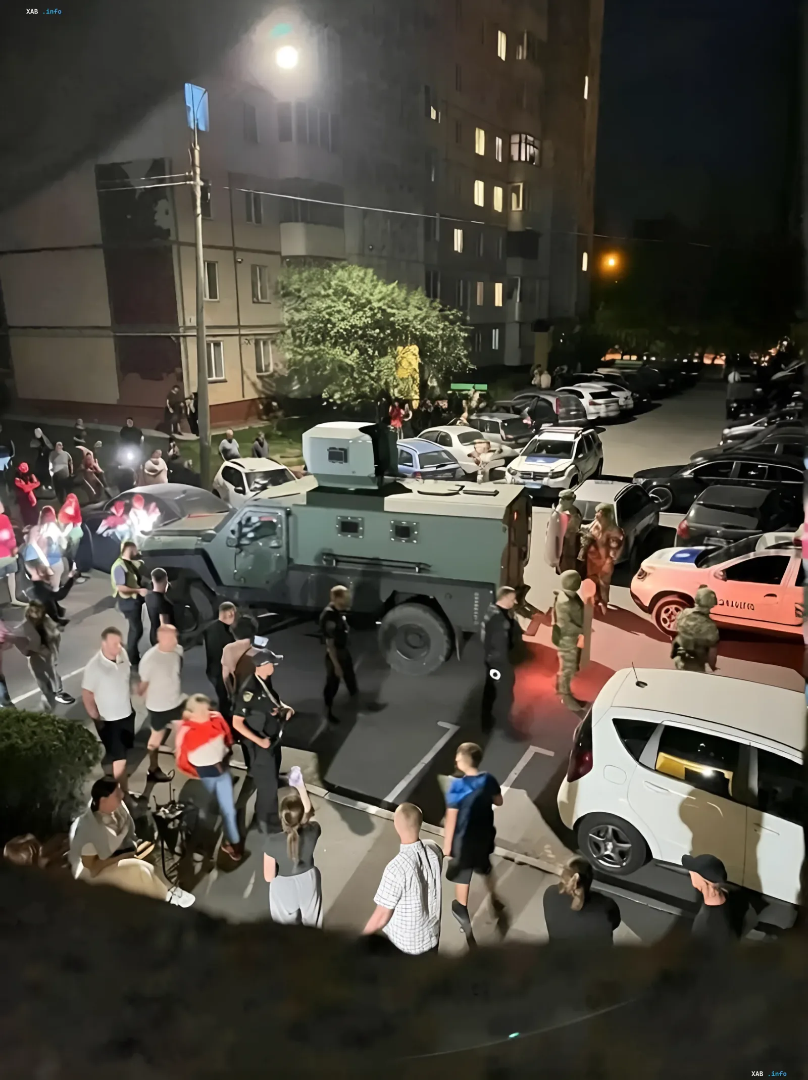 Ночной инцидент в Тернополе: жители окружили автомобиль ТЦК Жители Тернополя блокируют автомобиль ТЦК во время мероприятий по оповещению ночью