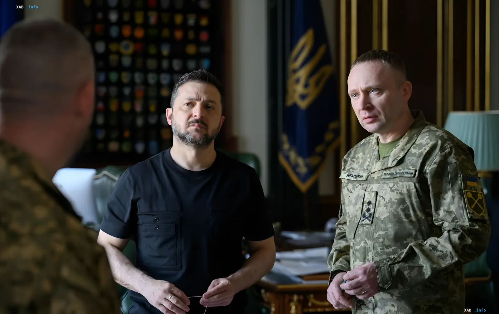 Selenskyj und Drapatyj an der Frontlinie der Achse Alexandriiwka besprechen die Anforderungen der Brigaden an Drohnen, Langstreckenartillerie und Radare