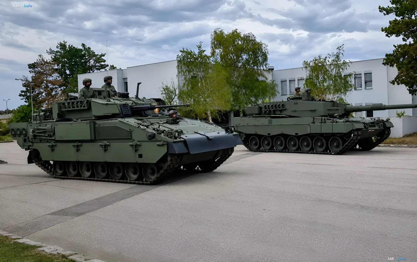 Модернизированные танки Leopard 2A4 и боевые машины пехоты Ulan австрийской армии на парадном плацу