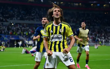 Ghendouzi in the Fenerbahce kit after the win over Lyon in the UCL playoff