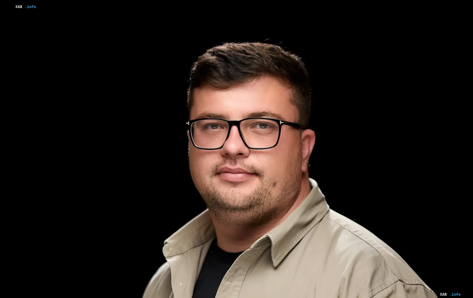 Портрет чоловіка, пов'язаного з керівництвом регулятора азартних ігор «ПлейСіті», на тлі зміни голови відомства