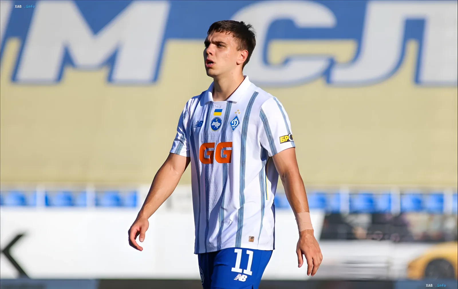 Dynamo player Kyrylo Ponomarenko in white and blue kit with number 11 on the football field
