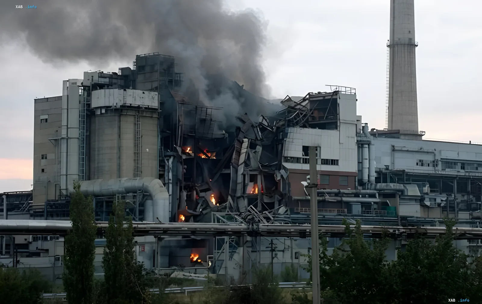 Зруйнована Херсонська ТЕЦ після удару КАБ: пожежа, дим і обвалені конструкції обладнання