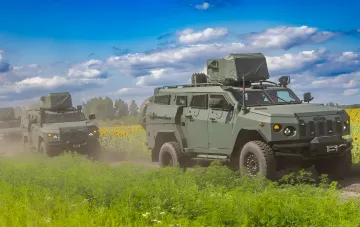 Украинские бронированные автомобили отечественного производства в колонне — потенциал украинского ОПК