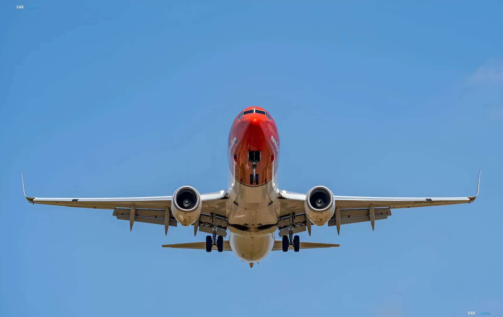 Boeing 737 на подходе к посадке: демонстрация уязвимости автопилота через сервисный порт за 100 долларов