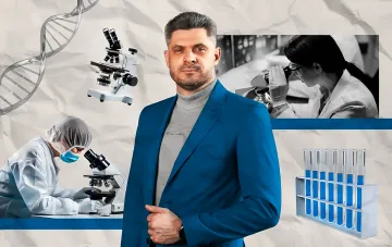 Владимир Зеленский на фоне ДНК-спирали, микроскопа и ученых в лаборатории, иллюстрирующая возможности и пределы ДНК-тестов и биохакинга