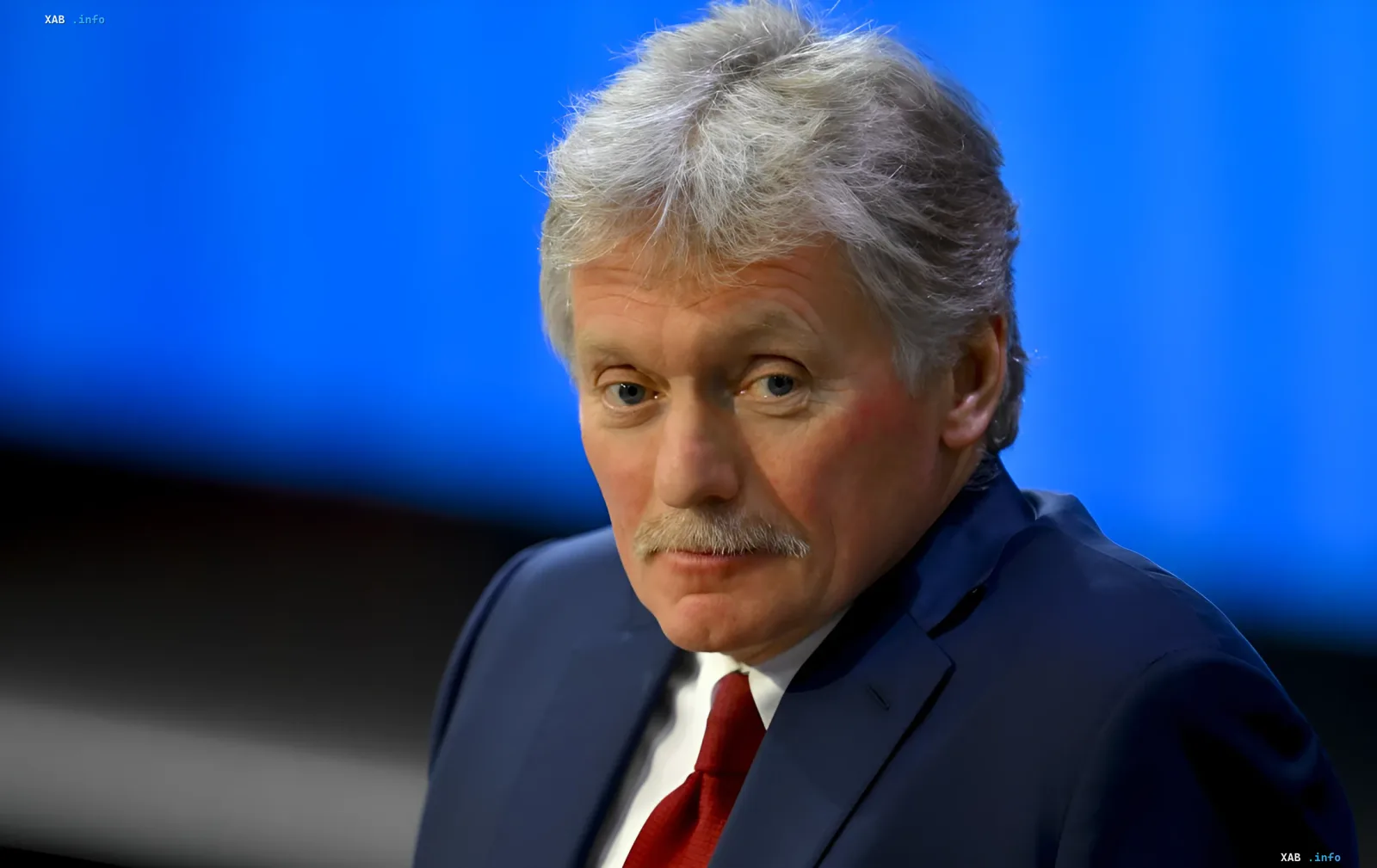 Dmitri Peskow vor blauem Hintergrund: Erklärung zum Fehlen neuer Ideen für Gespräche mit der Ukraine