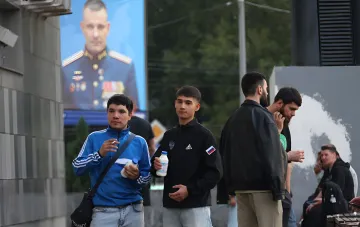 Молодые россияне у границы с Грузией на фоне слухов о новой мобилизации