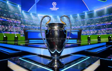 Трофей Лиги чемпионов на фоне логотипа UEFA — «Шахтёр» узнал соперников по основной стадии турнира
