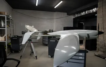 Производственный цех украинского дрон-производителя Skyeton с корпусами беспилотников, подготовка поджога которого пресечена в Словакии