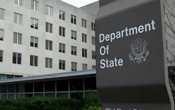 Здание Министерства иностранных дел США (Госдеп) с табличкой Department of State — ведомство сохранило наивысший уровень опасности для поездок в Украину