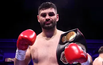 Боксёр Хргович с чемпионским поясом IBF в тяжелом весе после сенсационного нокаута Итаумы
