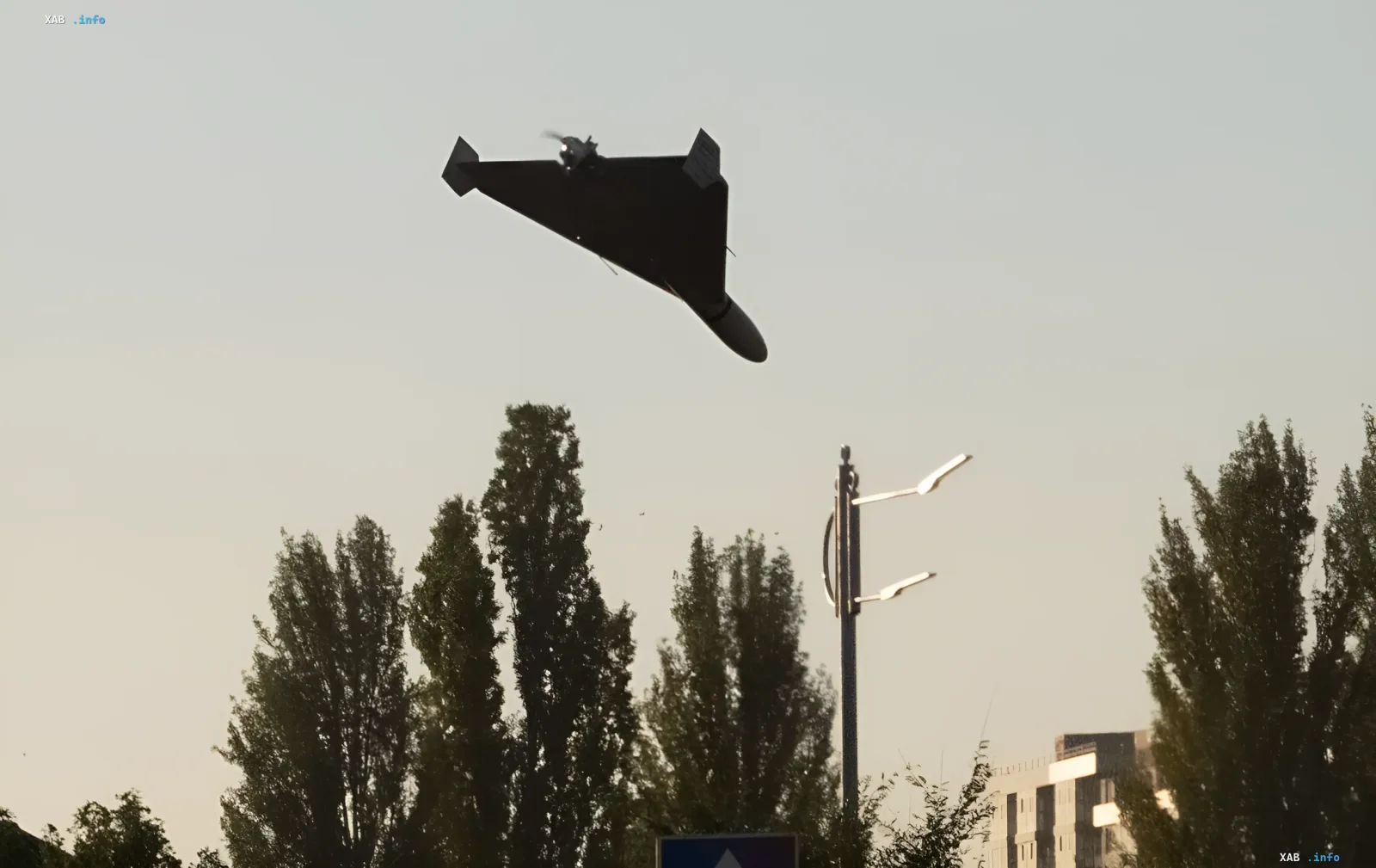 Unidentified flying object with triangular wings flying over a city in Moldova during airspace violation