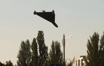Unidentified flying object with triangular wings flying over a city in Moldova during airspace violation