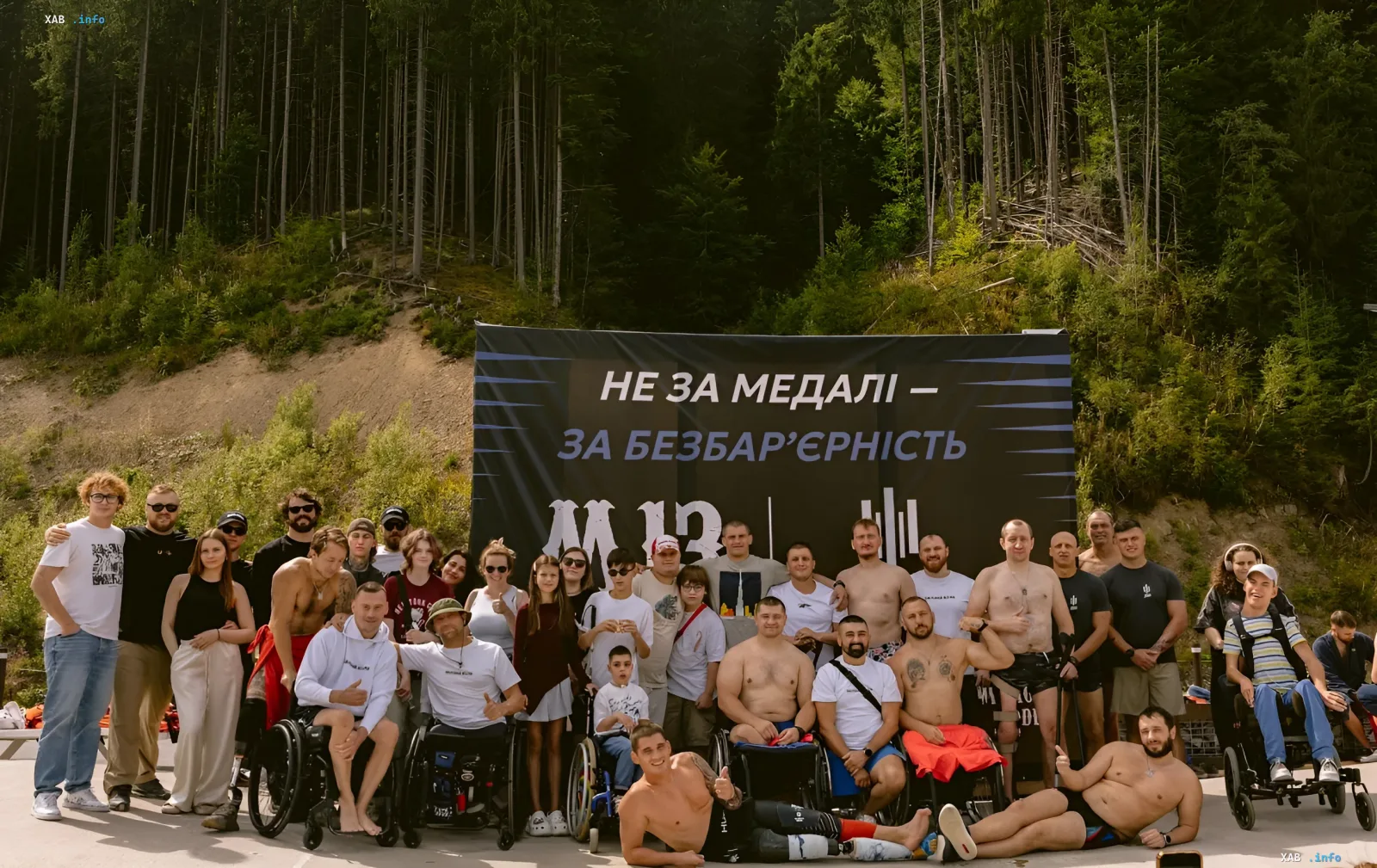 «Не за медали — за безбарьерность»: 17 ветеранов-ампутантов протащили лодки с подростками на социальном заплыве в Буковеле