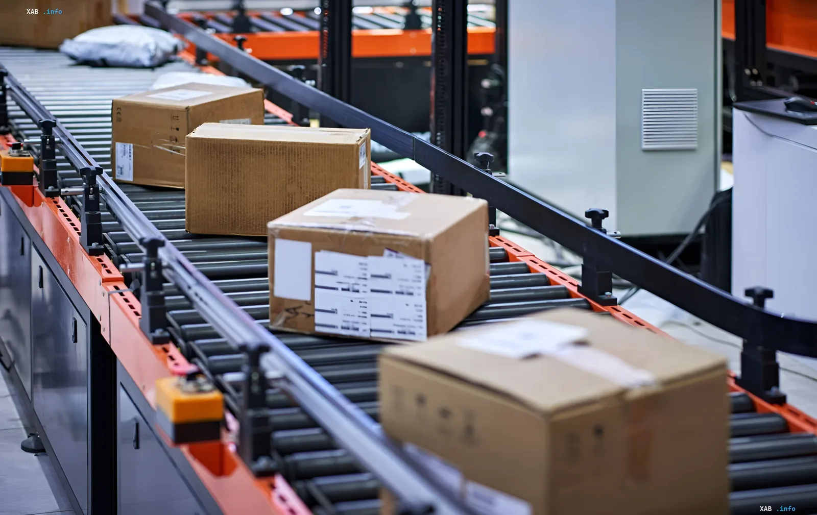 Cardboard parcels on a sorting conveyor: the duty-free threshold up to 150 euros that the Rada failed to repeal