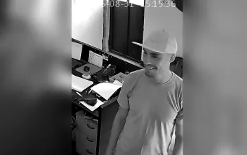 Кадр из камер видеонаблюдения: Михаил Шабунин, подозреваемый в тройном убийстве в Черногории