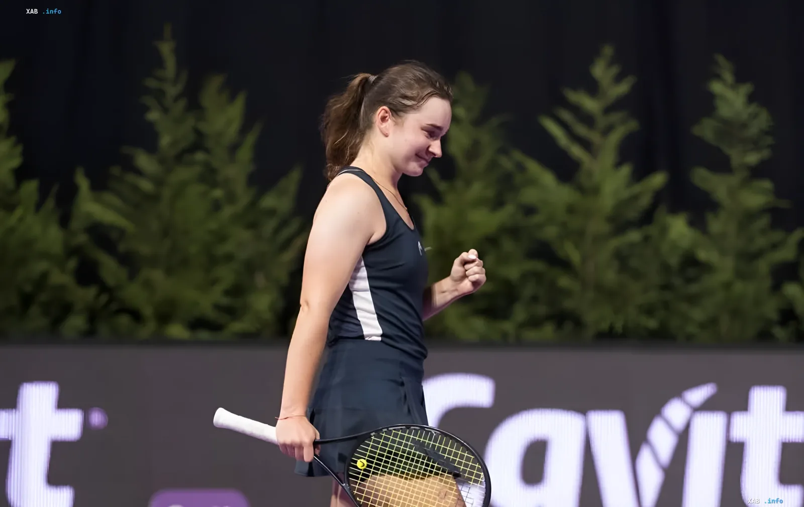 Дарья Снигур на корте US Open-2026 с ракеткой в руке после поражения в первом круге